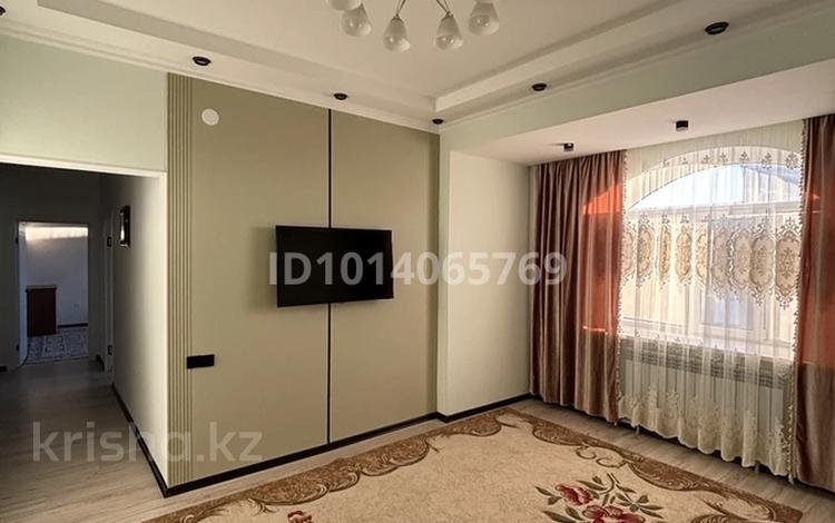 2-бөлмелі пәтер · 70 м² · 8/8 қабат, Нұрсая ш/а., Султанахмет Кожыков 4 — Возле административной полиции, бағасы: 250 000 ₸ в Атырау, мкр Нурсая — фото 2