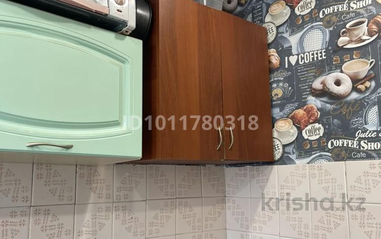3-комнатная квартира · 62 м² · 1/5 этаж, 2 микрорайон 6 за 10 млн ₸ в Абае — фото 2