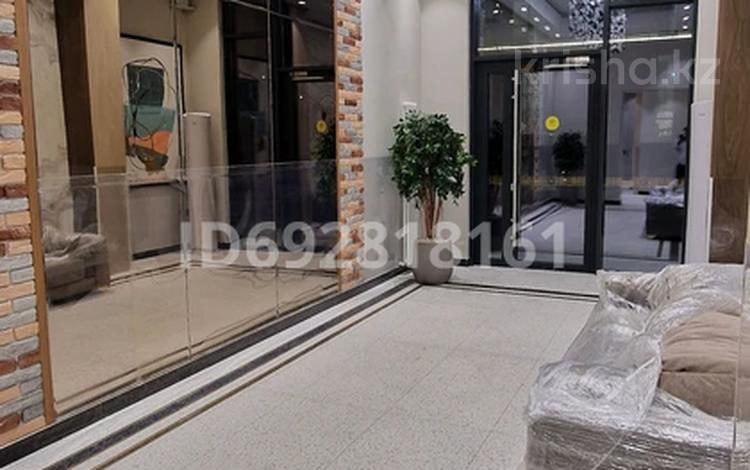 2-комнатная квартира · 82.5 м² · 4/12 этаж, мкр Нурсат, Аргынбекова — Шаяхметова за 450 000 ₸ в Шымкенте, Каратауский р-н — фото 2