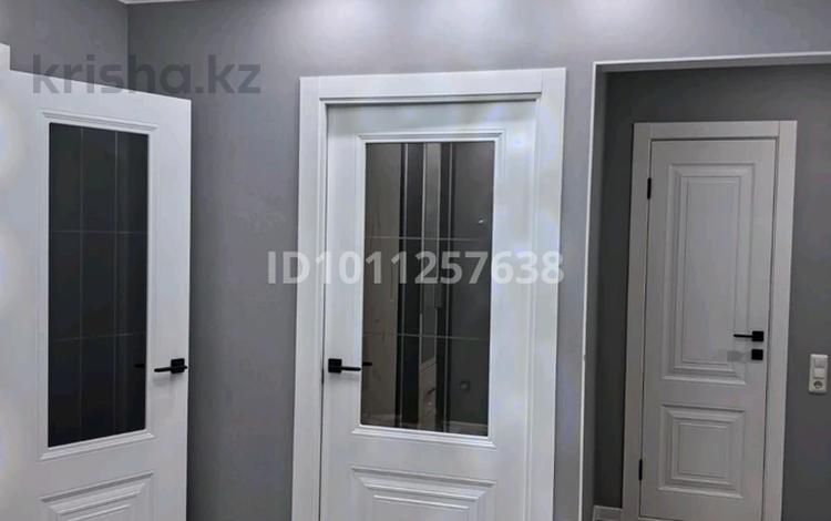 3-комнатная квартира · 70.1 м² · 5/5 этаж, мкр 8 13 — Бр Жубанова и 101 стр бригады за 23.5 млн ₸ в Актобе — фото 2