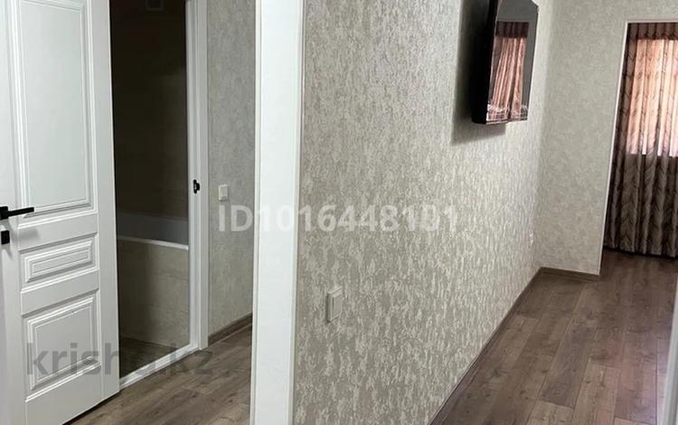 2-комнатная квартира · 56 м² · 4/5 этаж, 16-й микрорайон 42А — Угол улицы Жандосова и ул. Мангельдина, за ТЦ «Мир Подарков» за 260 000 ₸ в Шымкенте, Аль-Фарабийский р-н — фото 2