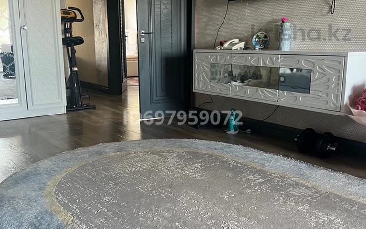 4-бөлмелі пәтер · 80 м² · 7/9 қабат, Шакарима 14, бағасы: 45 млн ₸ в Семее — фото 2