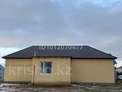 Отдельный дом · 3 комнаты · 105 м² · 8 сот., мкр Аксай-2 за 17 млн 〒 в Атырау
