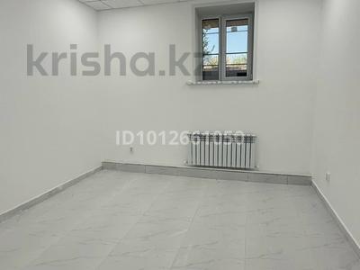 Офисы, магазины и бутики, салоны красоты, кабинеты и рабочие места · 17 м² за 80 000 ₸ в Уральске