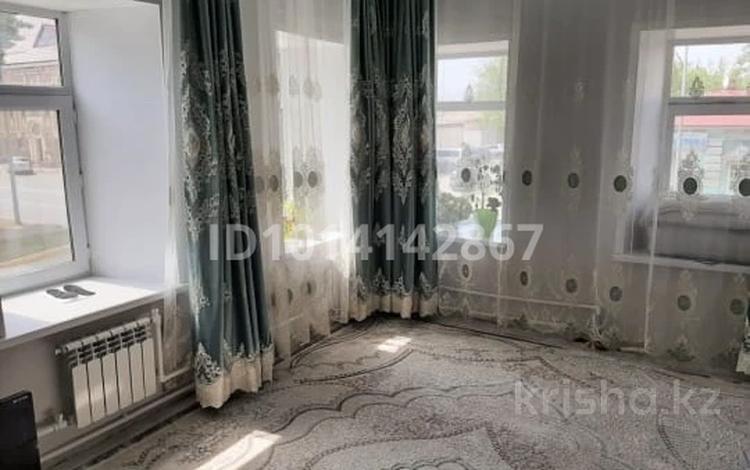 3-комнатная квартира · 76 м² · 2/2 этаж, Чапаева 39 — Район пед институт на проспекте за 10 млн ₸ в Уральске, мкр Школьник — фото 2