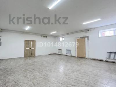 Свободное назначение, офисы, магазины и бутики, склады, салоны красоты, бани, гостиницы и зоны отдыха, фитнес и спорт, медцентры и аптеки, образование, развлечения, конференц-залы, кабинеты и рабочие места, студии · 120 м² за 320 000 ₸ в Астане, Сарайшык р-н