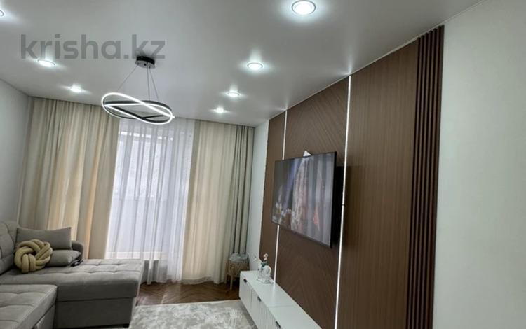 3-комнатная квартира · 56 м² · 2/5 этаж, Пришахтинск, 22й микрорайон 18 за 26 млн ₸ в Караганде, Алихана Бокейханова р-н — фото 2