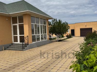 Отдельный дом · 4 комнаты · 150 м² · 9 сот., мкр Самал, Адгама Каримова 9 за 75 млн ₸ в Атырау