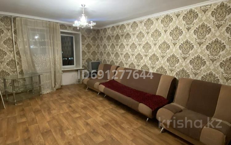 2-комнатная квартира, 54 м², 4/5 этаж помесячно, Орлова 101 за 110 000 〒 в Караганде, Казыбек би р-н — фото 2