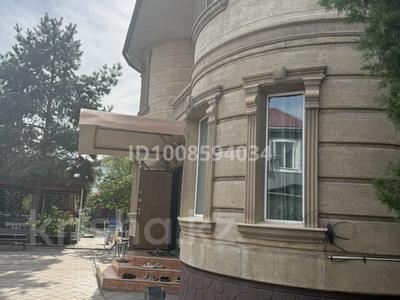 7-бөлмелі пәтер · 230 м² · 2/2 қабат, Шұғыла ш/а., Кенжетаева — Сабденова-Кенжетаева, бағасы: 240 млн ₸ в Алматы, Наурызбайский р-н