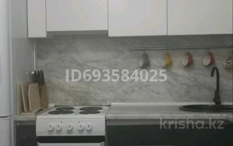 3-комнатная квартира · 70 м² · 9/10 этаж, Астана 49 за 20 млн 〒 в Аксу — фото 2