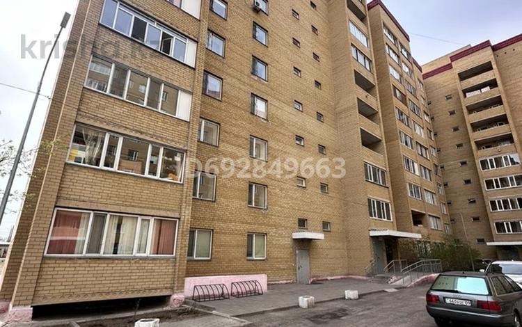 2-комнатная квартира, 74 м², 4/10 этаж, Ермекова 106/2 за 22 млн 〒 в Караганде, Казыбек би р-н — фото 2