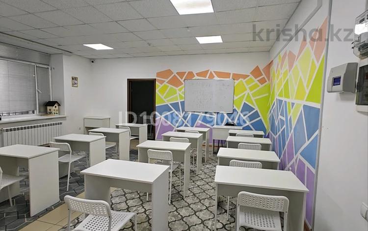 Свободное назначение, офисы, магазины и бутики, салоны красоты, образование · 65.8 м² за 35 млн ₸ в Актобе, мкр Болашак — фото 2