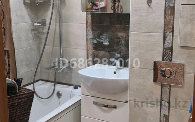2-бөлмелі пәтер · 45 м² · 2/4 қабат, мкр №5 17, бағасы: 16 000 ₸ в Алматы, Ауэзовский р-н — фото 12