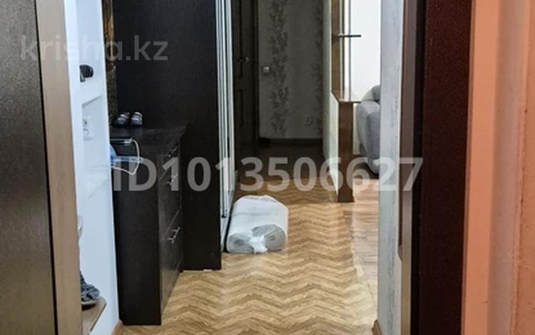 3-бөлмелі пәтер · 60 м² · 10/12 қабат, Ауэзова 22 — Ауэзова, бағасы: 30 млн ₸ в Семее — фото 2