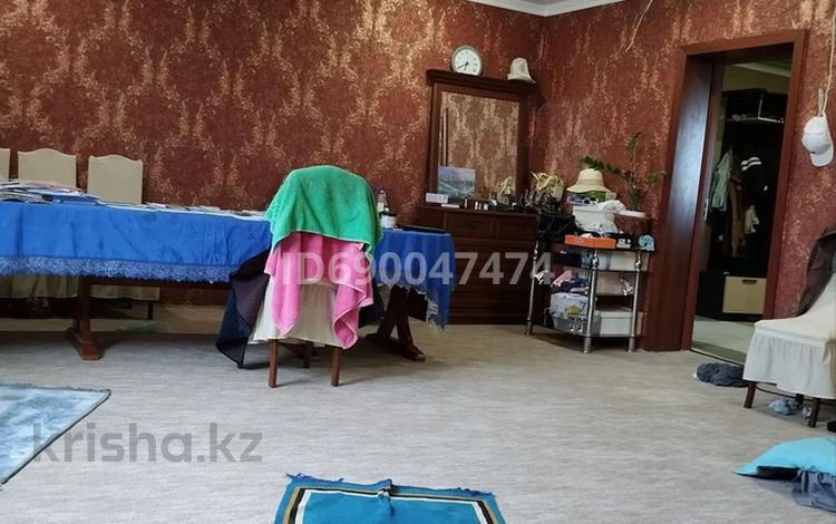 Отдельный дом · 6 комнат · 240 м² · 10 сот., мкр Кунгей , Мкр Кунгей, ул ондасынова за 41 млн 〒 в Караганде, Казыбек би р-н — фото 3