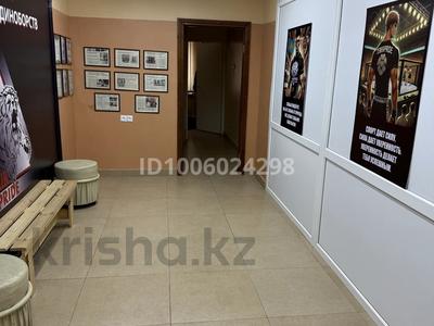 Офисы, салоны красоты, медцентры и аптеки, образование, конференц-залы, кабинеты и рабочие места, студии · 68 м² за 120 000 〒 в Темиртау