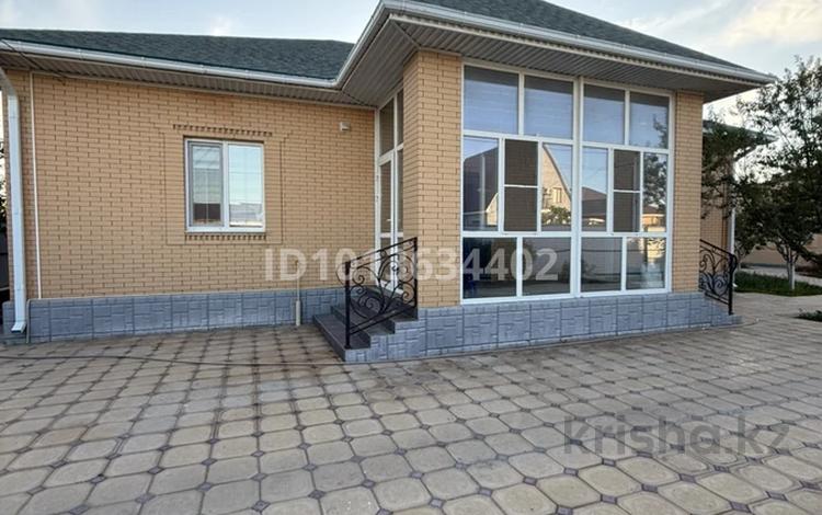Отдельный дом · 4 комнаты · 150 м² · 9 сот., мкр Самал, Адгама Каримова 9 за 85 млн ₸ в Атырау — фото 2