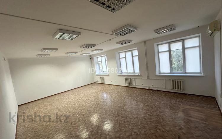 Офисы · 50 м² за 90 000 ₸ в Уральске — фото 2