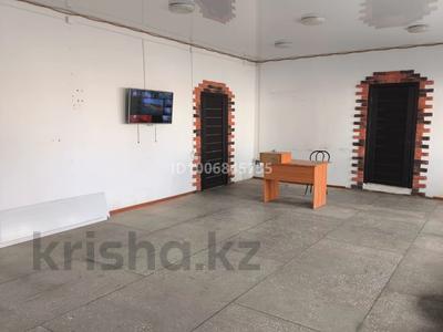 Офисы, магазины и бутики, общепит, салоны красоты, образование, кабинеты и рабочие места, студии · 65 м² за 250 000 〒 в Рудном