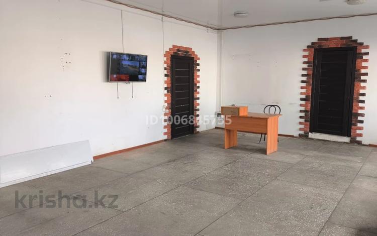 Офисы, магазины и бутики, общепит, салоны красоты, образование, кабинеты и рабочие места, студии · 65 м² за 250 000 〒 в Рудном — фото 2