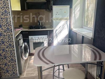 1-комнатная квартира · 32 м² · 1/5 этаж, 6й микрорайон, 6й микрорайон за 150 000 ₸ в Караганде, Казыбек би р-н