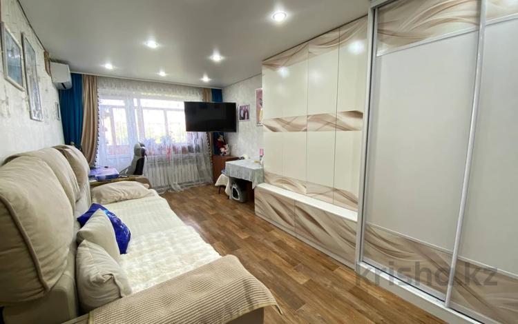 3-комнатная квартира · 59 м² · 5/5 этаж, Пришахтинск, 21й микрорайон 11 за 14 млн ₸ в Караганде, Алихана Бокейханова р-н — фото 2