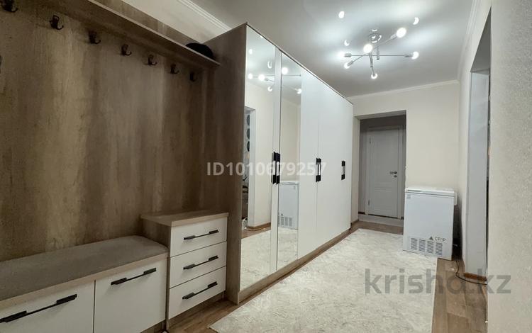 3-бөлмелі пәтер · 65 м² · 8/9 қабат, Бозтаева, бағасы: 30 млн ₸ в Семее — фото 2