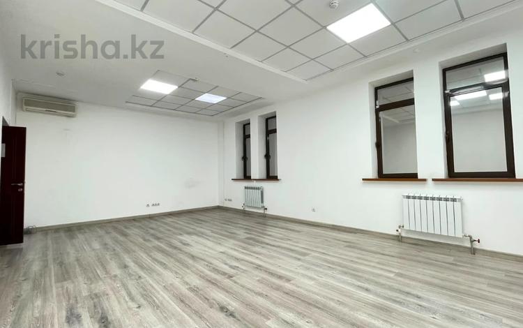 Кеңселер, дүкендер мен бутиктер, сұлулық салондары, білім орталықтары, ойын-сауық, конференц-залдар, кабинеттер және жұмыс орындары · 41 м², бағасы: 348 500 ₸ в Алматы — фото 2