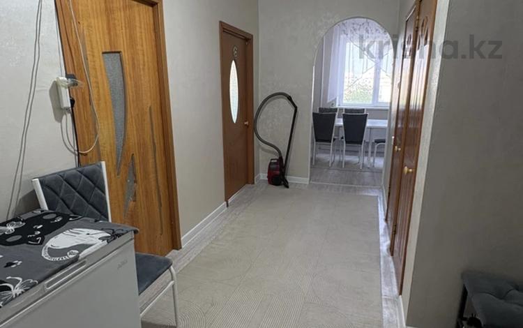 3-бөлмелі пәтер · 65 м² · 6/12 қабат, мкр Аксай-1А, бағасы: 37 млн ₸ в Алматы, Ауэзовский р-н — фото 2