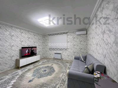 2-комнатная квартира, 68 м², 1/7 этаж по часам, 11 мкр 14/1 — Есімхан алаңы за 3 000 〒 в Туркестане