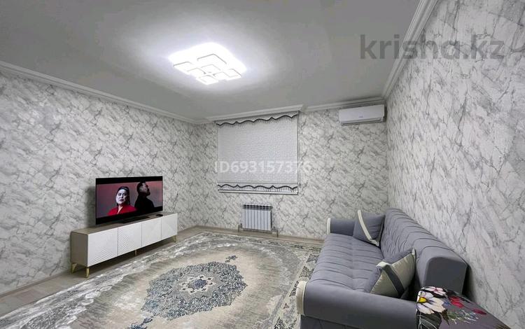 2-комнатная квартира, 68 м², 1/7 этаж по часам, 11 мкр 14/1 — Есімхан алаңы за 3 000 〒 в Туркестане — фото 2
