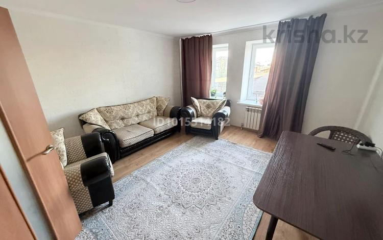 3-комнатная квартира · 74 м² · 2/5 этаж, мкр Пригородный, Кабанбай батыра 105 за 300 000 ₸ в Астане, Есильский р-н — фото 2