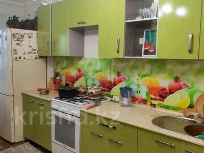 3-комнатная квартира · 63 м² · 5/5 этаж, 5 мкр за 19 млн 〒 в Талдыкоргане, мкр Самал