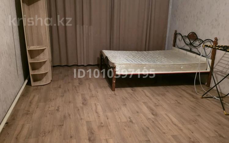1 комната · 30 м² · 2/5 этаж, мкр Михайловка 1 за 60 000 〒 в Караганде, Казыбек би р-н — фото 2