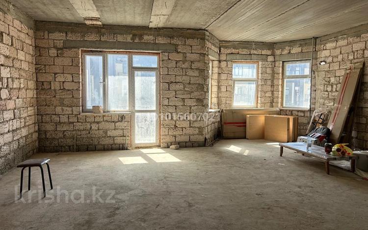 2-бөлмелі пәтер · 80 м² · 4/5 қабат, "Шығыс 3" ш/а. 255/1, бағасы: 14 млн ₸ в Актау, мкр "Шыгыс 3" — фото 2