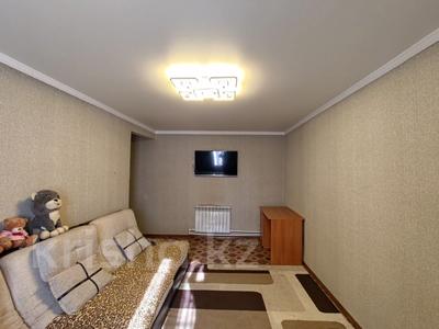3-комнатная квартира, 54 м², 1/3 этаж, Санаторная 14 за 9.5 млн 〒 в Караганде, Алихана Бокейханова р-н