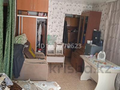 1-комнатная квартира · 31 м², Темиржолшылар 87 — остановка не далеко, аптека, магазин,баня через дорогу. игровой площад за 9 млн 〒 в Усть-Каменогорске
