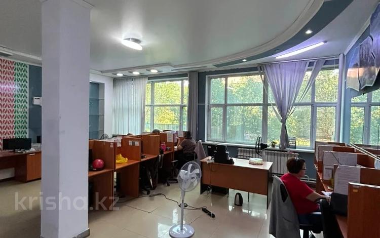 Свободное назначение, офисы, образование, кабинеты и рабочие места · 210 м² за 600 000 ₸ в Талдыкоргане — фото 6