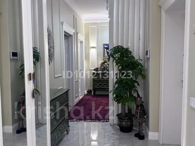 5-бөлмелі пәтер · 150 м² · 7/8 қабат, Мәңгілік Ел 42а, бағасы: 147 млн ₸ в Астане, Есильский р-н