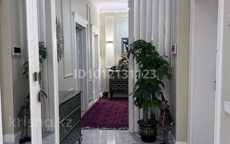 5-бөлмелі пәтер · 150 м² · 7/8 қабат, Мәңгілік Ел 42а, бағасы: 147 млн ₸ в Астане, Есильский р-н — фото 2