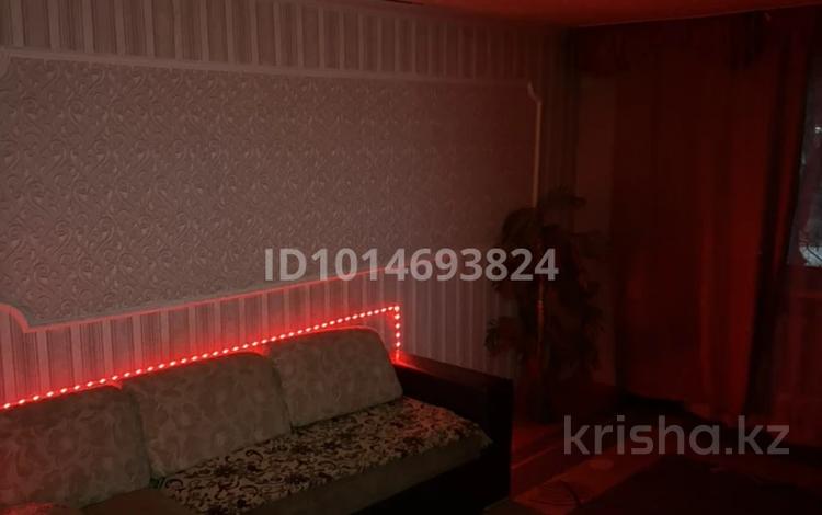 1-бөлмелі пәтер · 60 м² · 1/5 қабат, 35 квартал 5, бағасы: 1 500 ₸ в Семее — фото 2