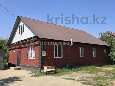 Отдельный дом · 6 комнат · 160 м² · 8 сот., мкр Шанырак-2, Малова 64 за 80 млн ₸ в Алматы, Алатауский р-н