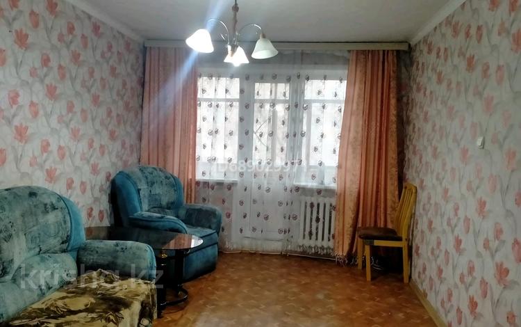 1-комнатная квартира, 32 м², 2/5 этаж, Металлургов 9 за 5.8 млн 〒 в Темиртау — фото 2