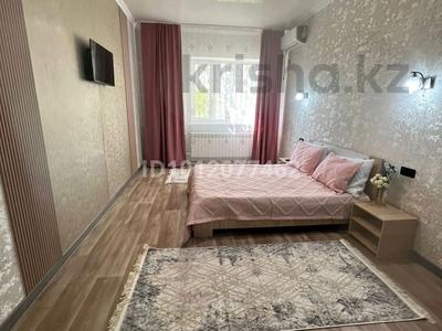 1-комнатная квартира · 50 м² · 1/10 этаж, 11-й мкр. 37А за 10 000 ₸ в Актобе