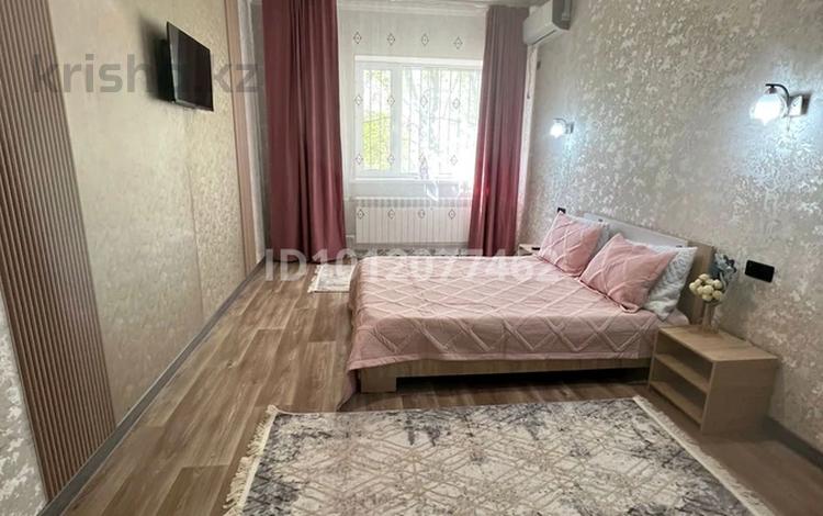 1-комнатная квартира · 50 м² · 1/10 этаж, 11-й мкр. 37А за 10 000 ₸ в Актобе — фото 2