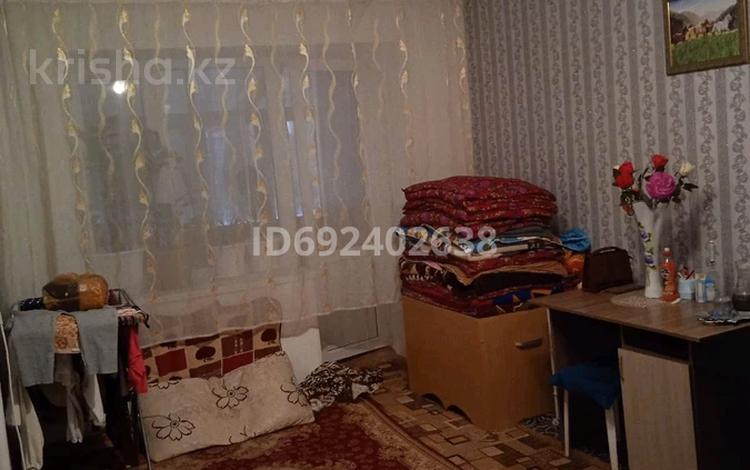 1-комнатная квартира, 29 м², 3/5 этаж, сатпаева 5 — турецкий лицей за 7.5 млн 〒 в Актобе — фото 2