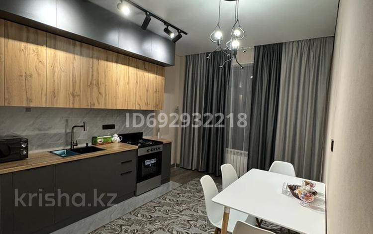 1-комнатная квартира, 46 м², 5/5 этаж помесячно, мкр Кайрат, Тараз 1/1 за 230 000 〒 в Алматы, Турксибский р-н — фото 2