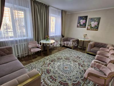 Дом · 10 комнат · 400 м², Жайылма 7 — ТД Рахмет по Тлендиева за 70 000 〒 в Астане, Сарыарка р-н