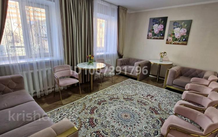 Дом · 10 комнат · 400 м², Жайылма 7 — ТД Рахмет по Тлендиева за 70 000 ₸ в Астане, Сарыарка р-н — фото 2